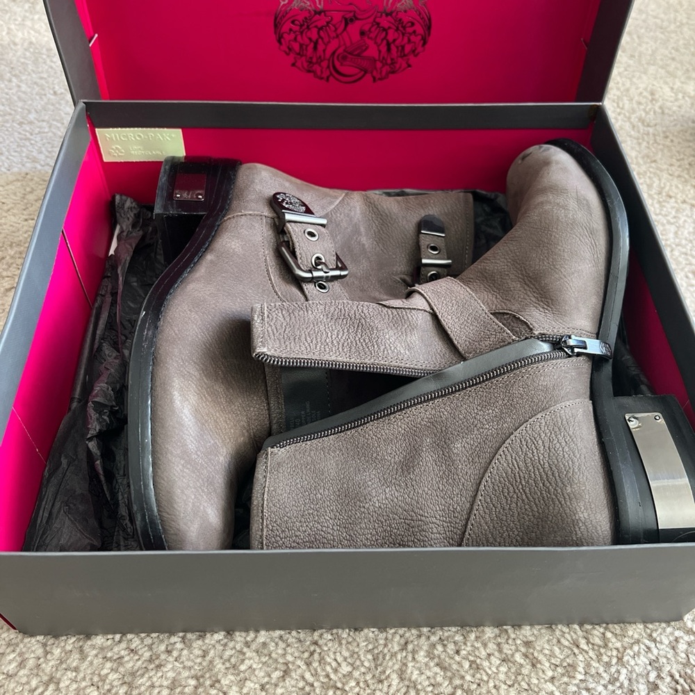 leather Vince Camuto biker boots. Style VO-WYDELL - Picture 2 of 6